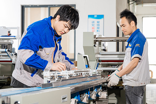 250理料线机器调试中